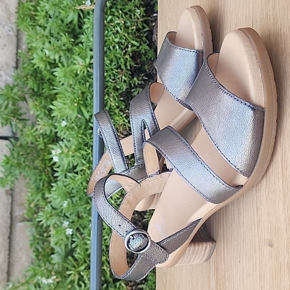 Dansko Women's Metallic Nappa Leather Tansy Sandals Size 39 NWOT - Picture 3 of 12